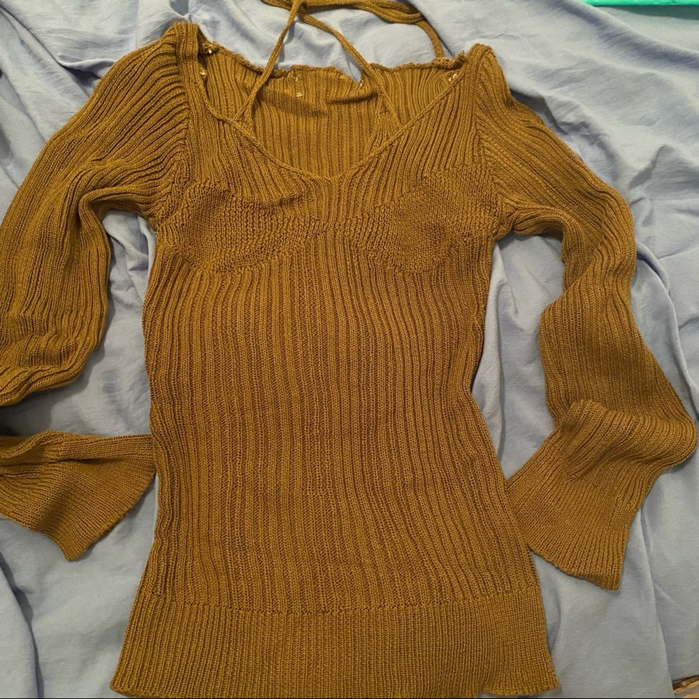 green halter long sleeve top